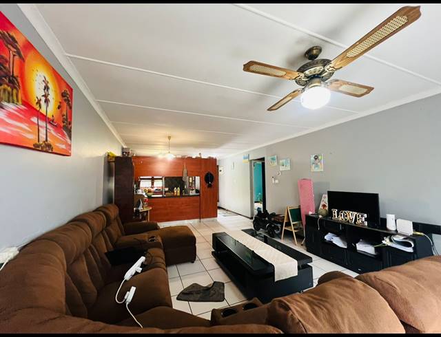2 BEDROOM TOWNHOUSE FOR SALE IN CATO MANOR